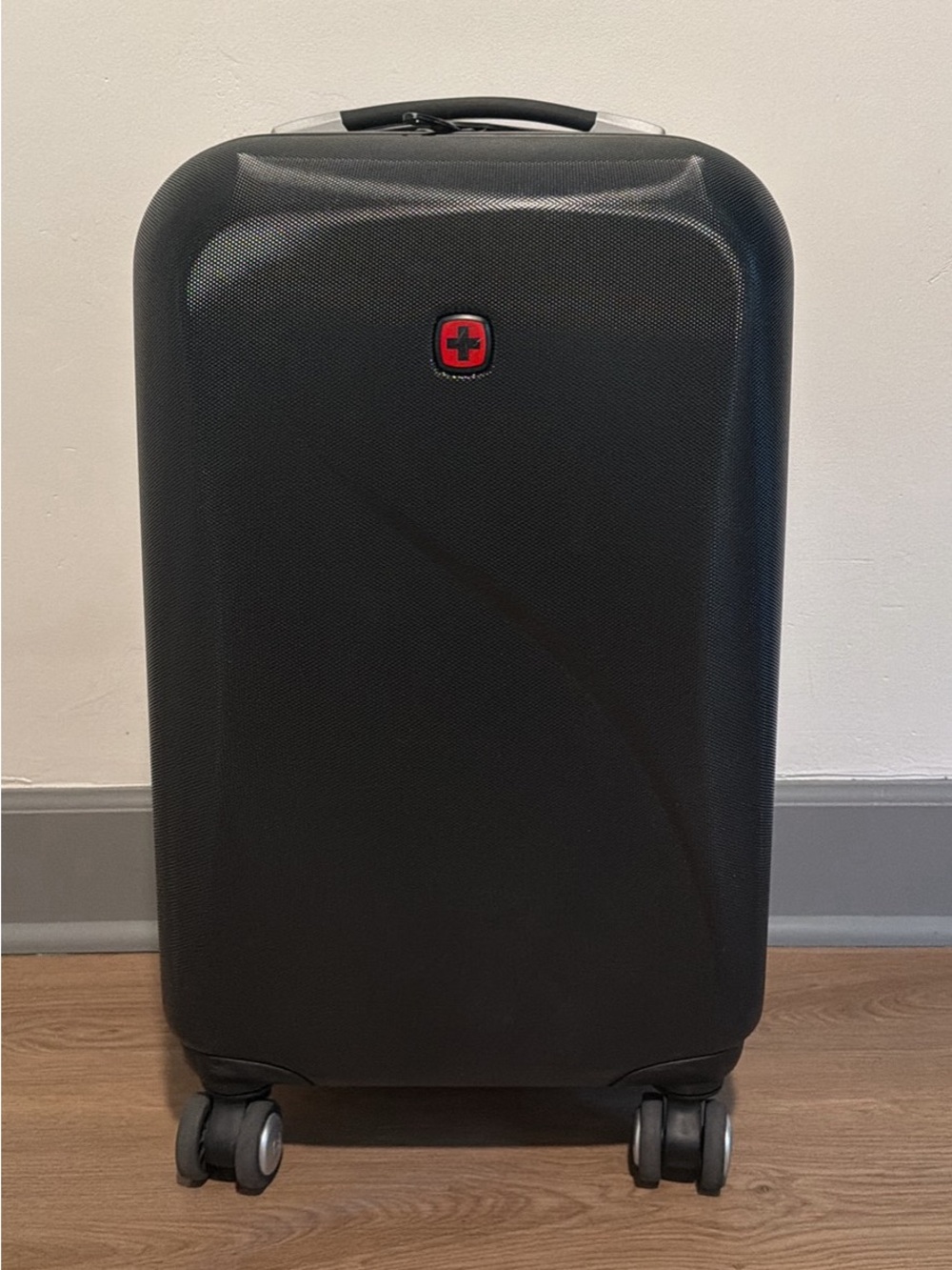 SwissGear Wenger Rovers Hardside Suitcase
